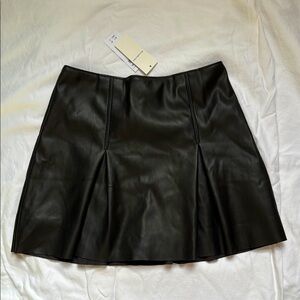 Faux leather skirt / skort
